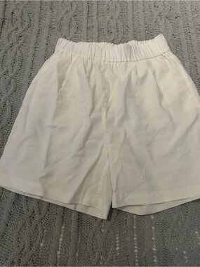 H&M White Elastic Waist Bermuda Shorts